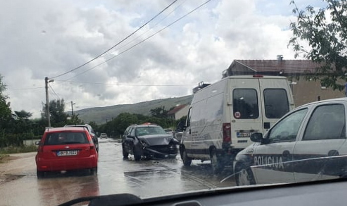 U sudaru tri vozila kod Mostara povrijeđeno više osoba