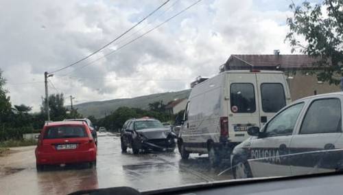 U sudaru tri vozila kod Mostara povrijeđeno više osoba
