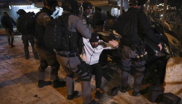 U sukobima u istočnom Jerusalemu povrijeđeno više od 100 osoba