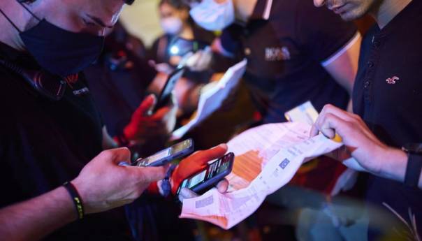 U Švicarskoj otkriveno 8.000 lažnih covid potvrda