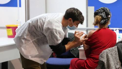 U svijetu više ljudi vakcinisano nego što je zaraženo koronavirusom