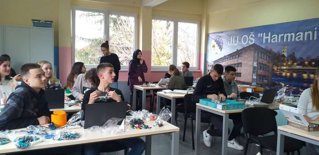 U svim osnovnim i srednjim školama USK-a počelo drugo polugodište