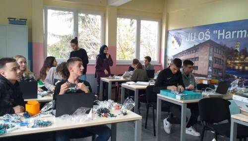 U svim osnovnim i srednjim školama USK-a počelo drugo polugodište