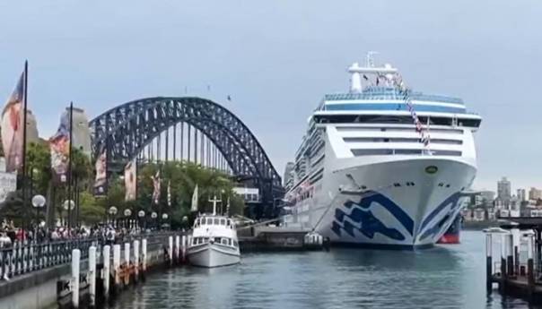 U Sydney pristao kruzer s 800 putnika zaraženih koronom