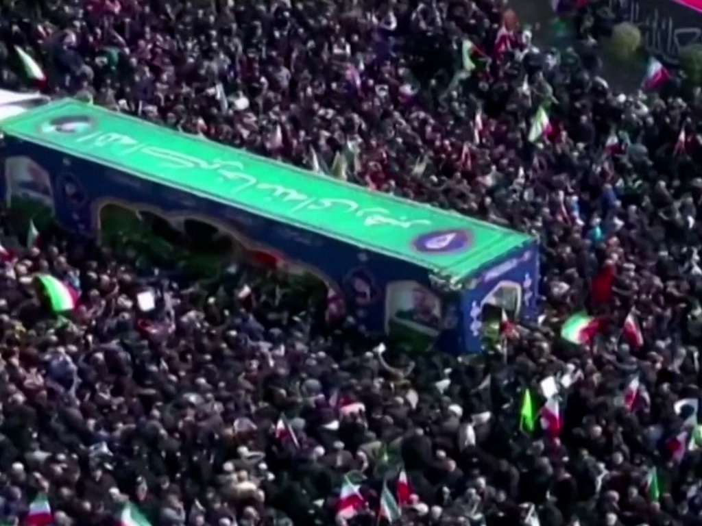 U Teheranu klanjana dženaza Larijaniju i Soleimaniju