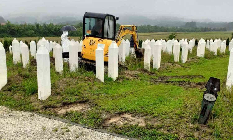 U Tihovićima i Ahatovićima reekshumirani posmrtni ostaci sedam žrtava 