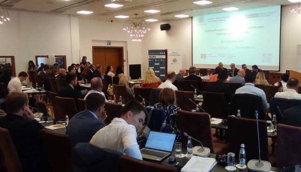 U Tirani održana radionica o izazovima i dobrim praksama elektronske identifikacije birača