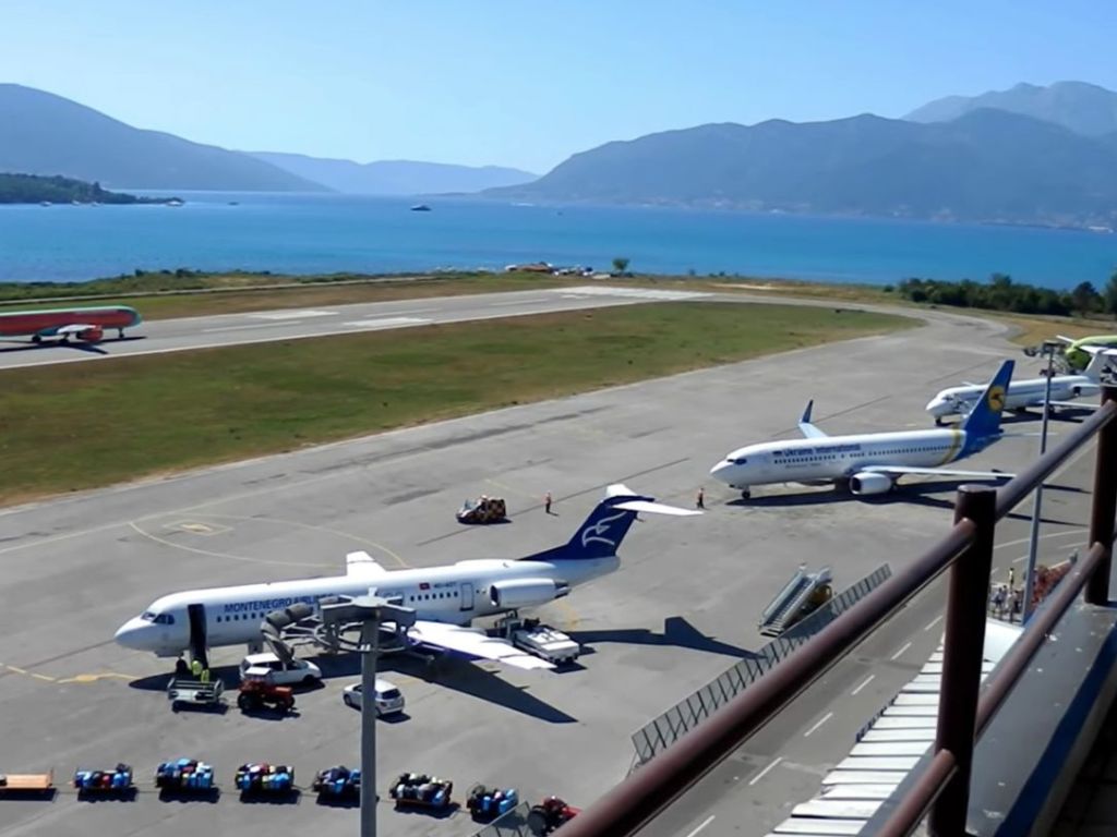 U Tivat sletio avion iz Dubaija sa državljanima Crne Gore, BiH i Srbije