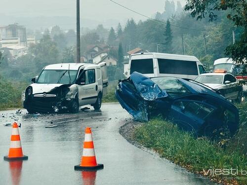 U TK 16 saobraćajnih nesreća: Povrijeđeno devet osoba