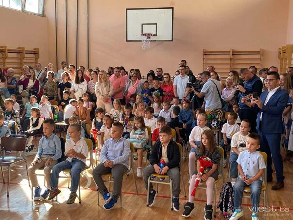 U TK počela nova školska godina: U klupe sjelo više od 3.000 prvačića