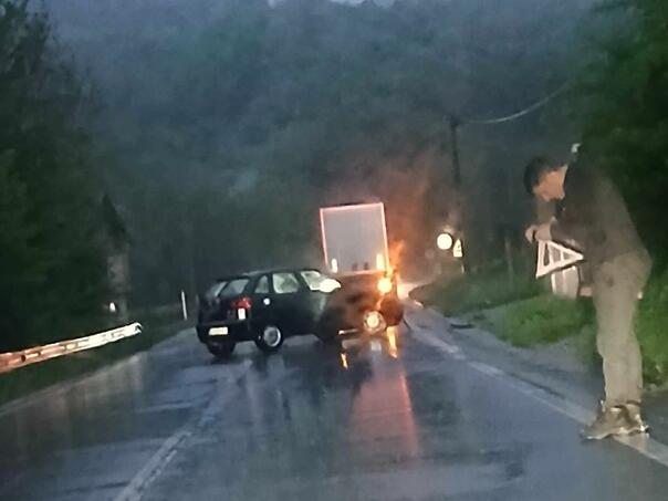 U TK 20 saobraćajnih nesreća, šest osoba povrijeđeno