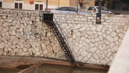 U toku pjeskarenje zidova korita rijeke Miljacke