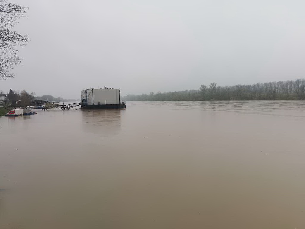 U toku potraga nakon prijave da Savom pluta beživotno tijelo muškarca