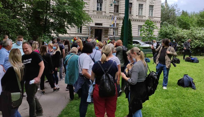 U toku protest zdravstvenih radnika pred Vladom KS