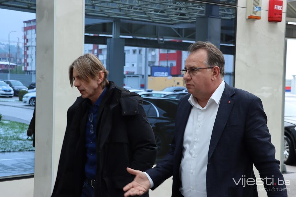 U toku sastanak SNSD-a, HDZ-a i Trojke: Dodik najavio zadnji pokušaj
