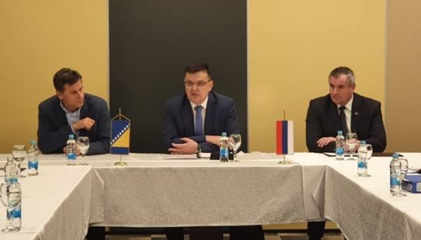 U toku sastanak Tegeltije, Novalića i Viškovića