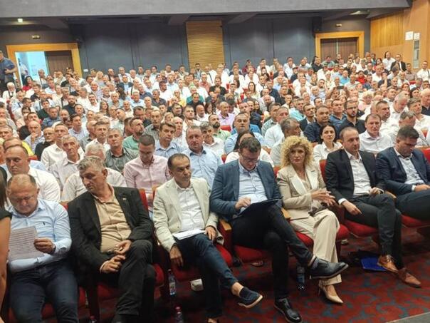 U toku skupština SDS-a: Miličević izbjegava provjeru svog mandata?