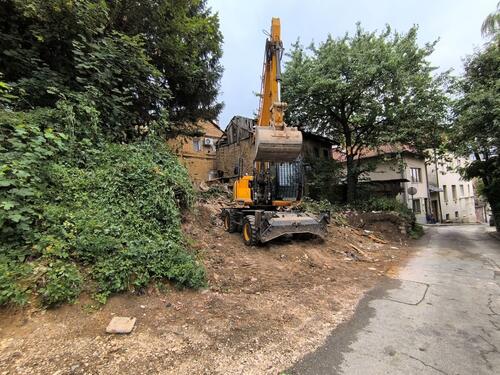 U toku uklanjanje ruševina u Ulici Hadži-Hajdareva