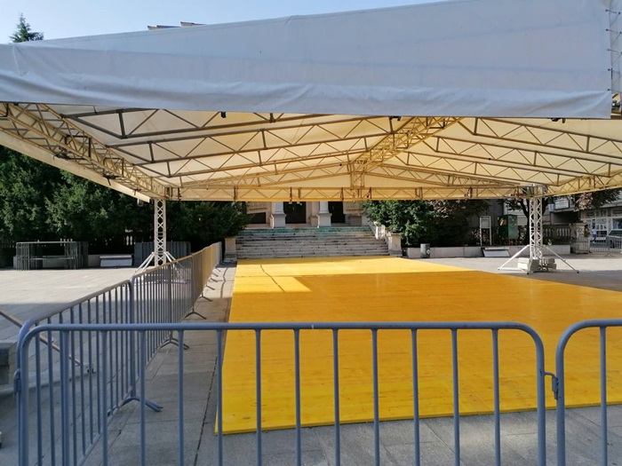 U toku uređenje platoa ispred Narodnog pozorišta za SFF