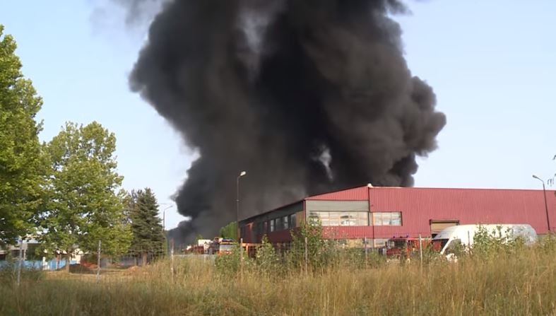 U toku uviđaj o požaru u fabrici u kojem je povrijeđeno 16 vatrogasaca