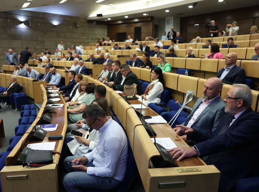 U toku vanredna sjednica Predstavničkog doma, u četvrtak sjednica Doma naroda