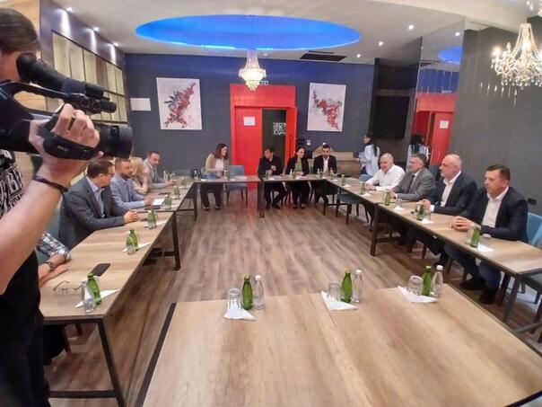 U Trebinju počeo sastanak opozicione 'trojke' iz RS
