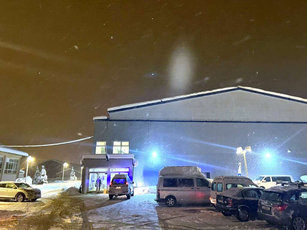 U tri prihvatna centra zbrinuto oko 300 osoba