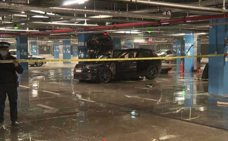 U tržnom centru u Banjoj Luci planuo skupocjeni Range Rover
