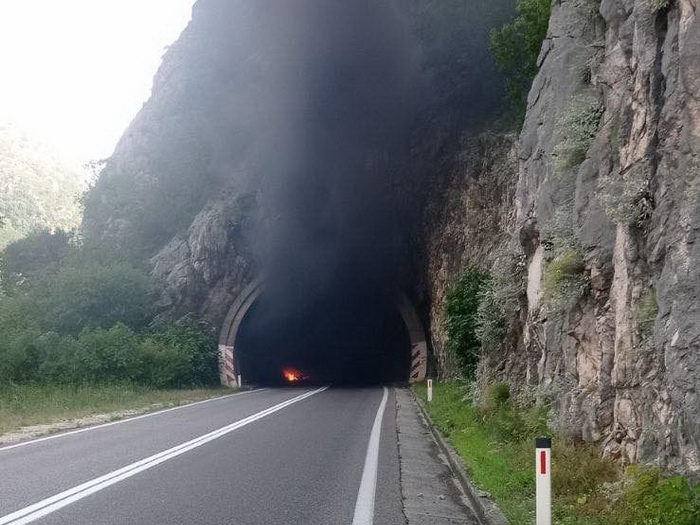 U tunelu na putu Jablanica - Mostar zapalio se kamion, saobraćaj potpuno obustavljen