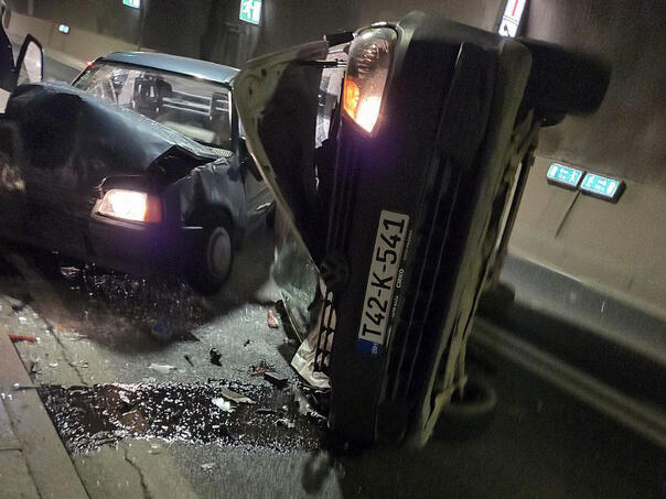 U tunelu Vranduk se sudarila četiri vozila, saobraćaj obustavljen