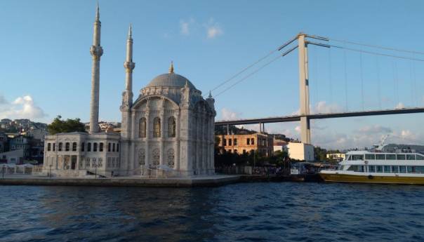 U Turskoj suspendirano zajedničko klanjanje namaza