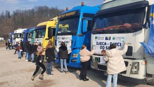 U Tursku i Siriju ispraćen konvoj sa 8 šlepera i 33,5 hiljade dječijih paketića