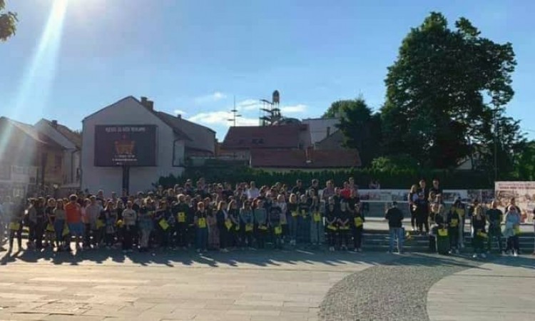 U Tuzli desetominutna šutnja za život mladosti