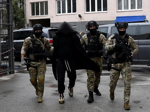 U Tuzli i Sarajevu uhapšeno šest osoba: Oduzeto 50.000 KM, oružje...