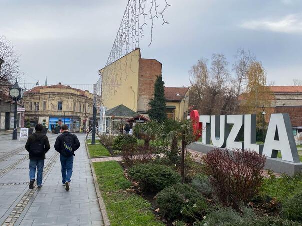 U Tuzli i Zenici danas 14 stepeni, sutra oblačno sa slabom kišom i snijegom