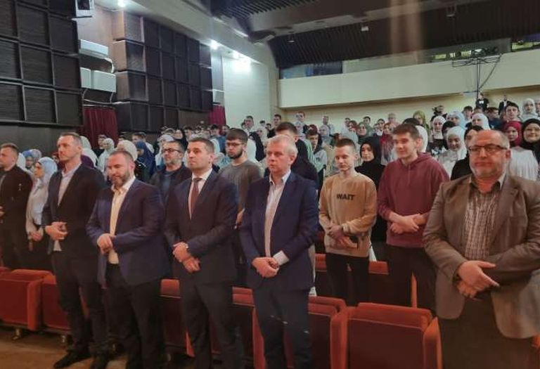 U Tuzli održana tribina povodom Dana Armije RBiH: Heroji ne smiju biti zaboravljeni