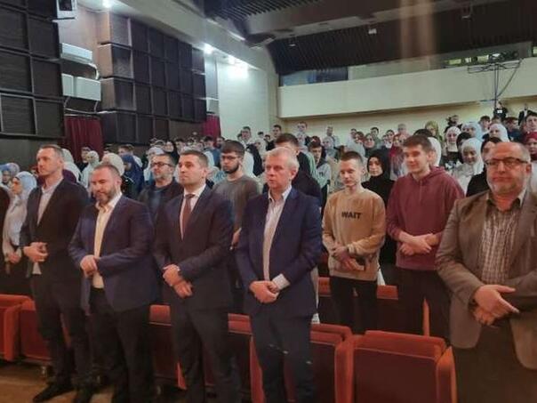 U Tuzli održana tribina povodom Dana Armije RBiH: Heroji ne smiju biti zaboravljeni