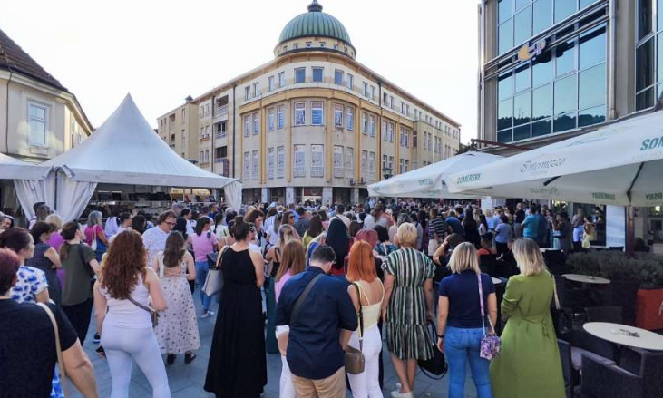 U Tuzli održani mirni protesti 'Za Nizamu i svaku od nas'