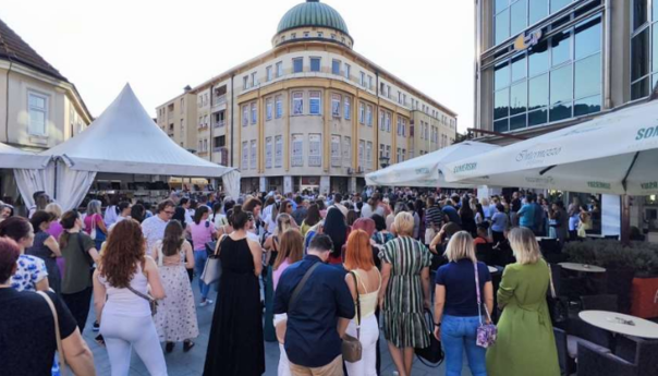 U Tuzli održani mirni protesti 'Za Nizamu i svaku od nas'