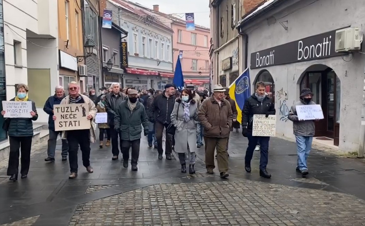 U Tuzli održani protesti penzionera
