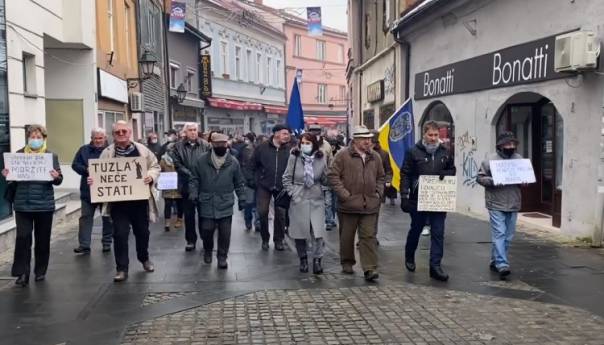U Tuzli održani protesti penzionera
