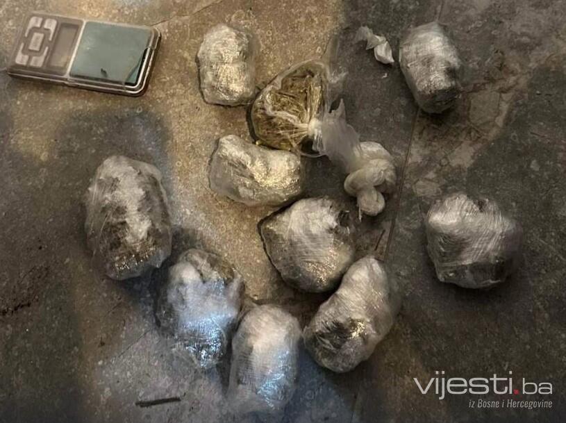 U Tuzli oduzeta droga, oružje i eksploziv: Jedna osoba uhapšena