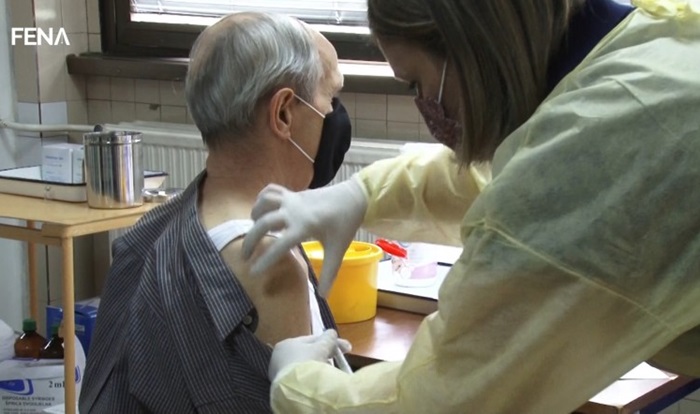 U Tuzli vakcinisano oko 1.600 građana starijih od 65 godina