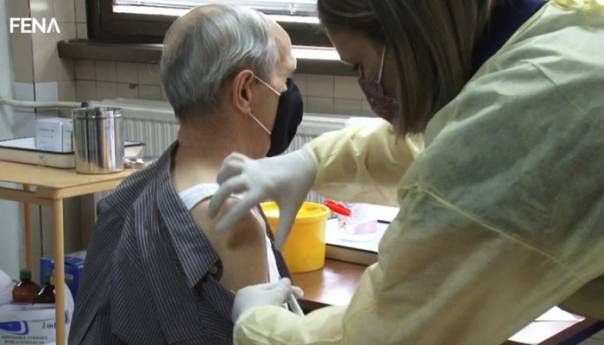U Tuzli vakcinisano oko 1.600 građana starijih od 65 godina