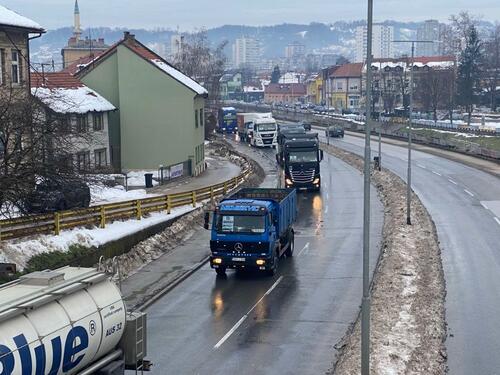 U Tuzli velikim defileom obilježen Dan vozača