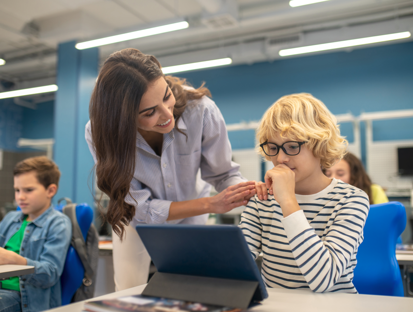 U učionicama u RS asistenti rade za 700 KM