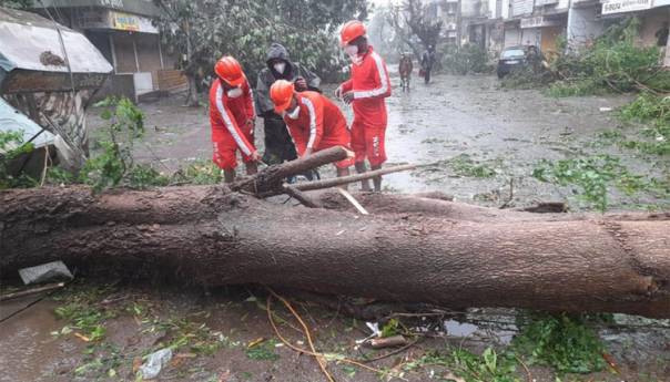 U udaru ciklona u Indiji poginula najmanje 21 osoba