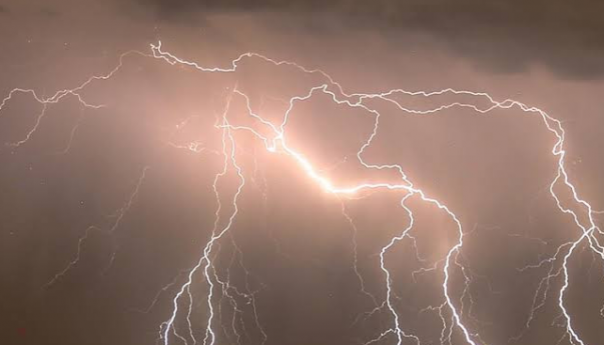 U udaru groma u Indiji poginulo najmanje 17 osoba