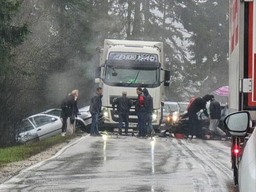 U udesu kod Olova povrijeđene četiri osobe, jedna prevezena na UKCS