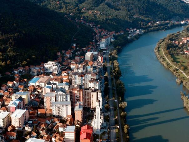 U udesu na putu Zvornik-Tuzla povrijeđene dvije osobe